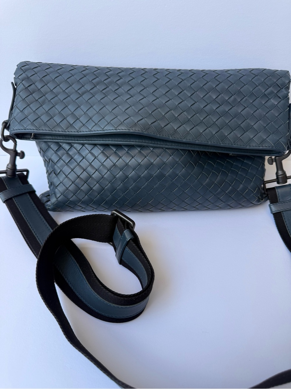 Bottega Veneta Slate Blue Intrecciato Leather Crossbody Tote/ clutch- Unisex! - Picture 3 of 17